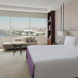 Zimmer mit Kingsize-Bett